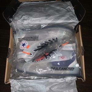 Off-white converses worn twice, come with three pairs shoe strings